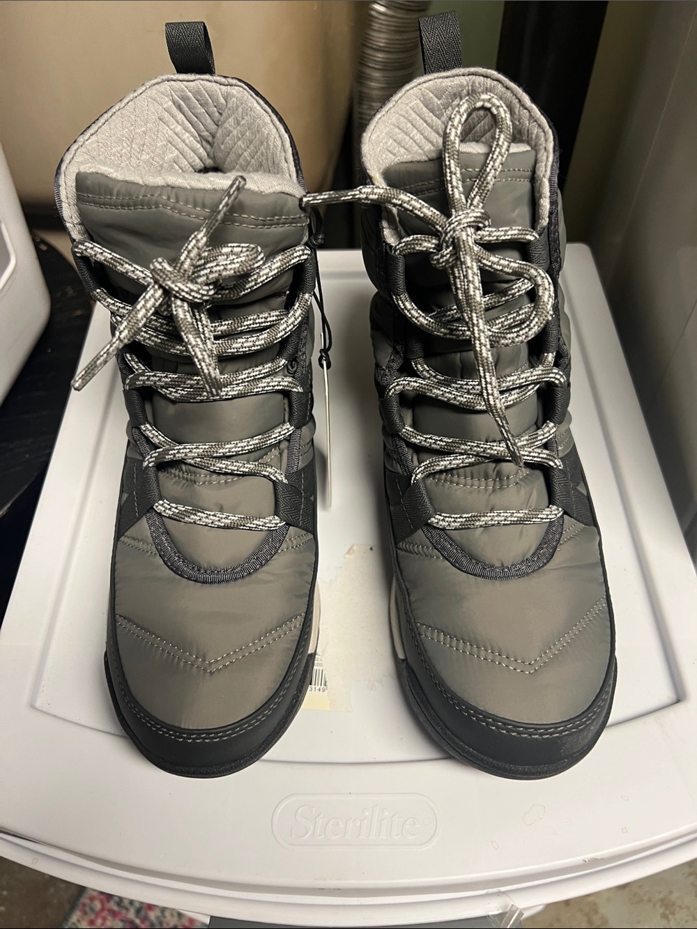 Woman’s Sorel gray winter boots size 6